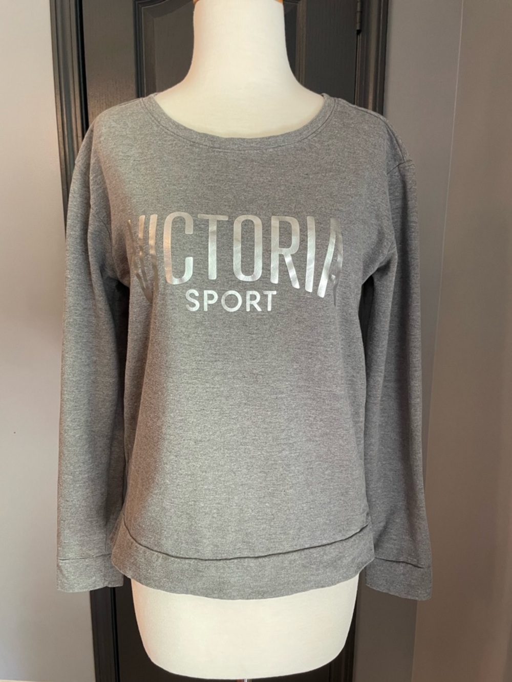 Victoria Women's Gray Crewneck Sweatshirt